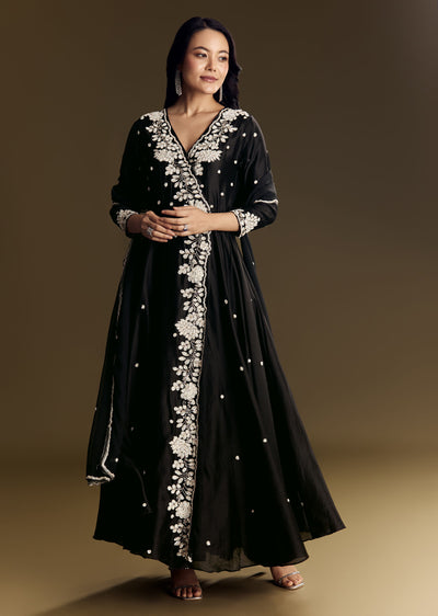 black-chanderi-anarkali-suit-with-moti-and-sequins-work-sg327923-1