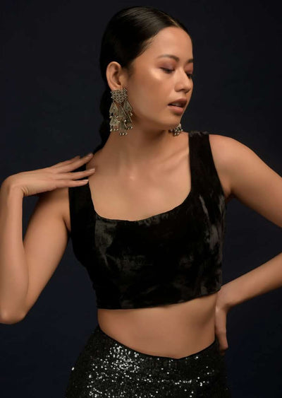 black-sleeveless-blouse-in-velvet-with-scooped-neckline-and-tassel-dori-on-the-back-online-kalki-fashion-m001blra475y-sg61798 2