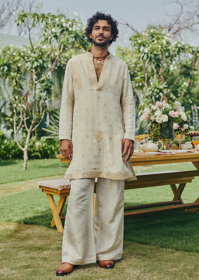 Cream Banarasi Silk Kurta Set With Resham And Gotta Work