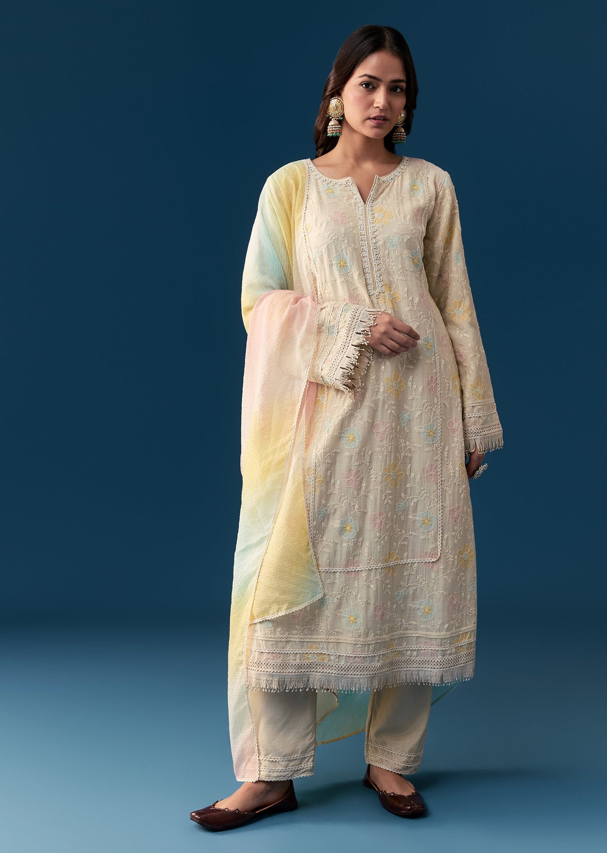 cream-cotton-kurta-set-with-thread-work-sg340617-3 2eae9676-486b-42aa-8f62-79adcdae76ef