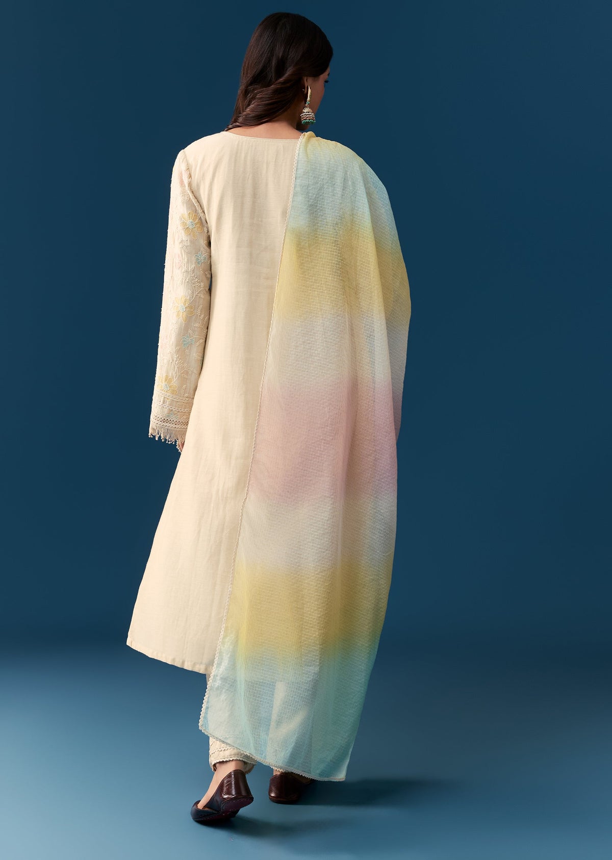 cream-cotton-kurta-set-with-thread-work-sg340617-5 27e8ffb4-09be-4382-975a-cba470a17ae3