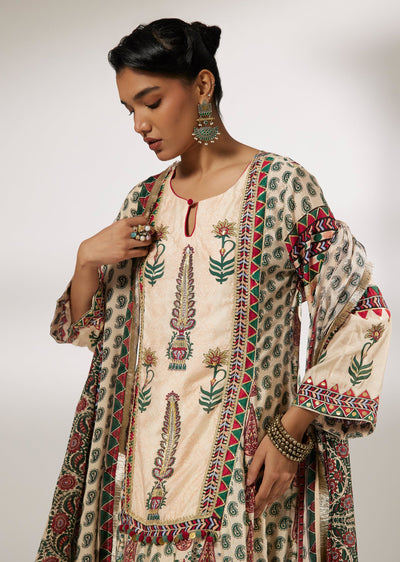 Cream Paisley And Floral Printed Kurta Set with Gotta Lace
