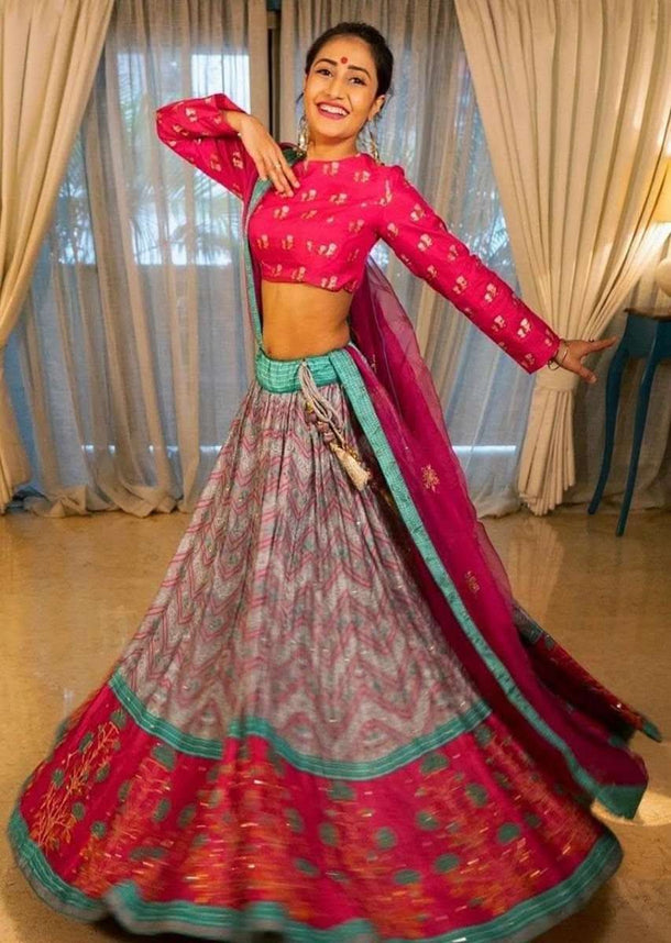 Dhanashree Verma In Kalki Grey And Pink Lehenga Choli In Silk With Bandhani Print And Floral Printed Border