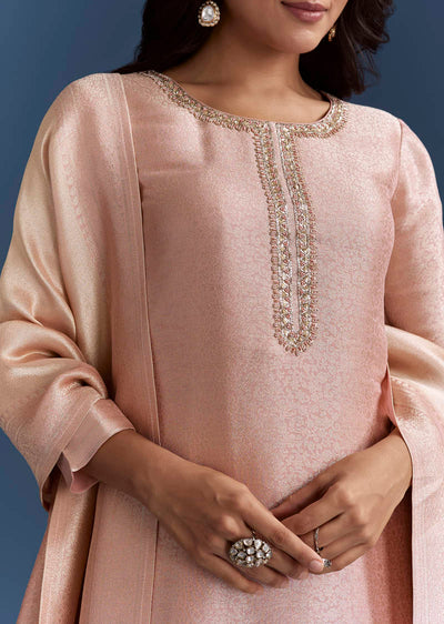 peach-banarasi-tissue-kurta-set-with-zardosi-neckline-sg325158-2