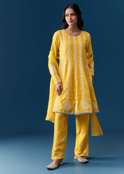 yellow-pastel-pakistani-style-anarkali-suit-with-thread-work-sg353577-1 2177e79d-1c24-4f2c-8607-4429c6dba171