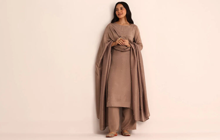 How-To-Choose-The-Perfect-Salwar-Kameez-For-Your-Body-Type-2048x1303.webp