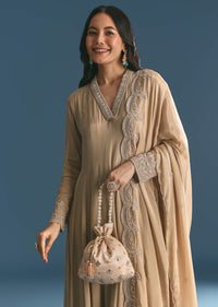 Ehtirosli oshiqlarning jinsiy aloqasi Telefon kamerasida suratga olingan porno tomosha qiling