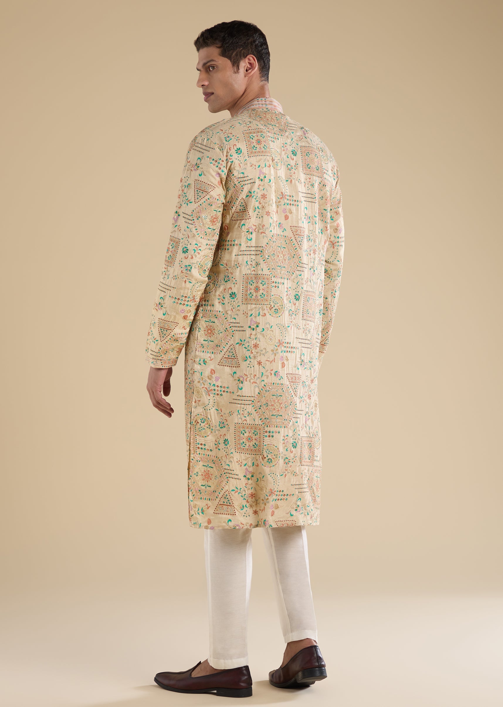 beige-minimal-kurta-set-sg381127-5 fee11314-dcfb-4d05-a952-a0e6b5053585