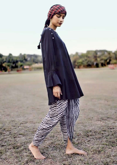 black-and-white-dhoti-suit-in-cotton-with-printed-zebra-stripes-and-long-sleeves-with-bell-cuffs-online-kalki-fashion-m023bk08y-sg39382 3