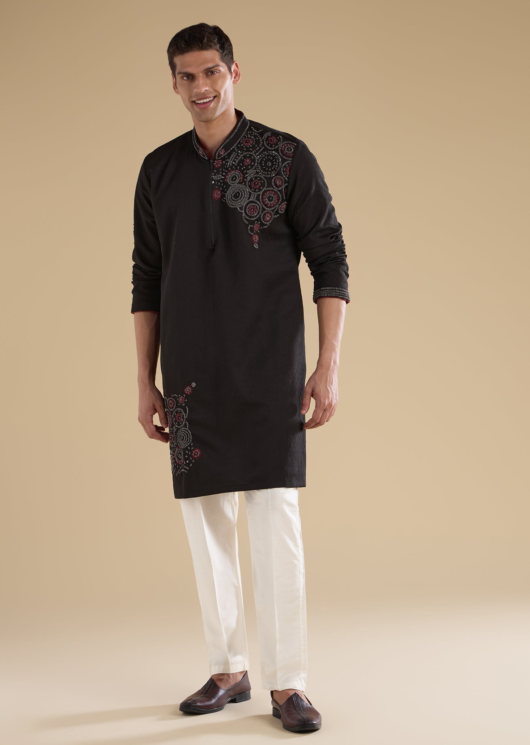 black-embroidered-kurta-set-sg323680-3 ac12bf52-e3c5-441d-9c15-cb159ec0e4d2