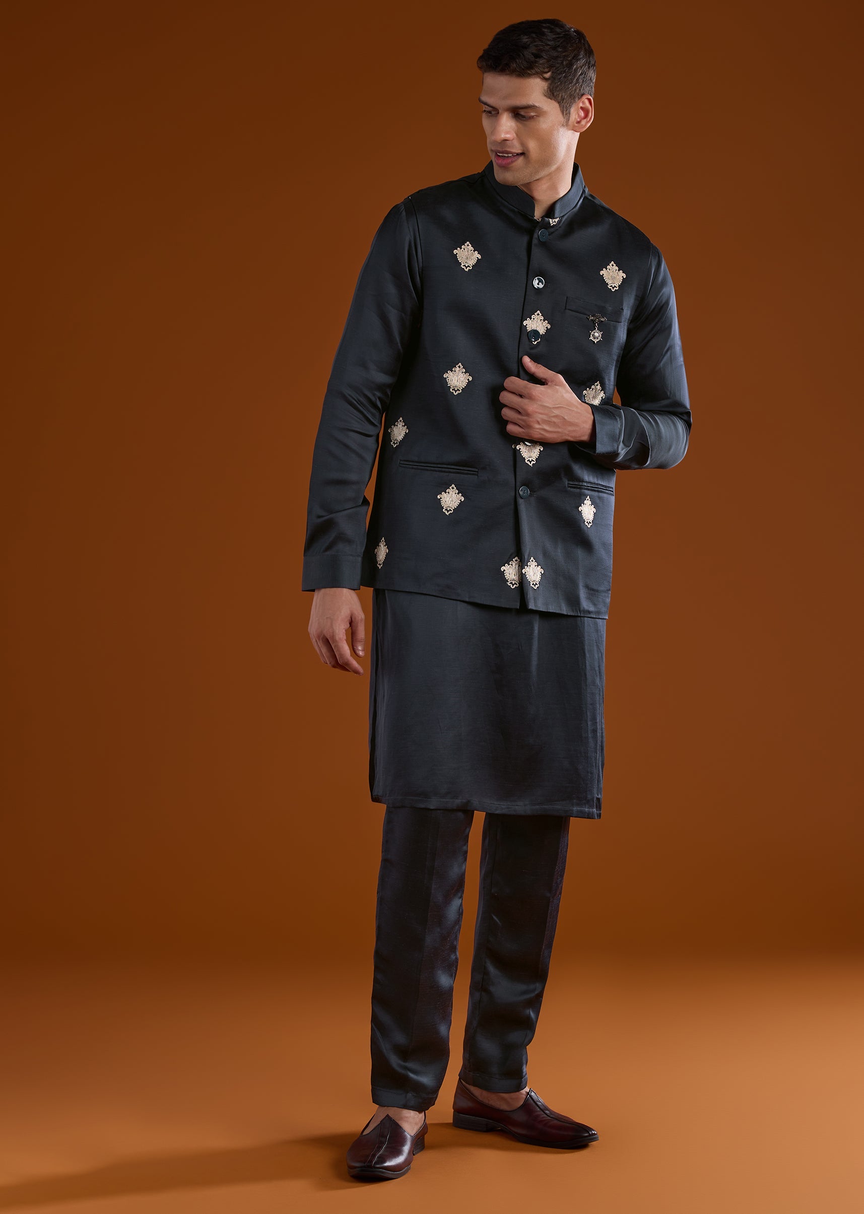black-embroidered-silk-linen-kurta-jacket-set-sg344373-3 bc01851b-5907-4988-b5c8-fdd68941432f