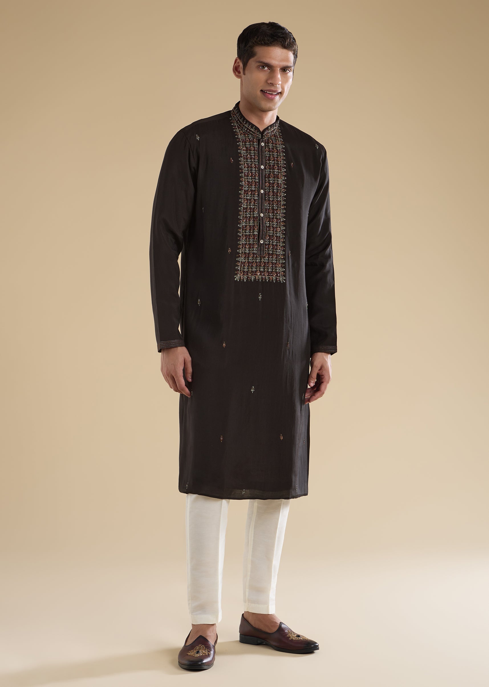 black-festive-kurta-set-sg381065-1 6b4daaef-abd5-4b0f-be10-d0c36e125248