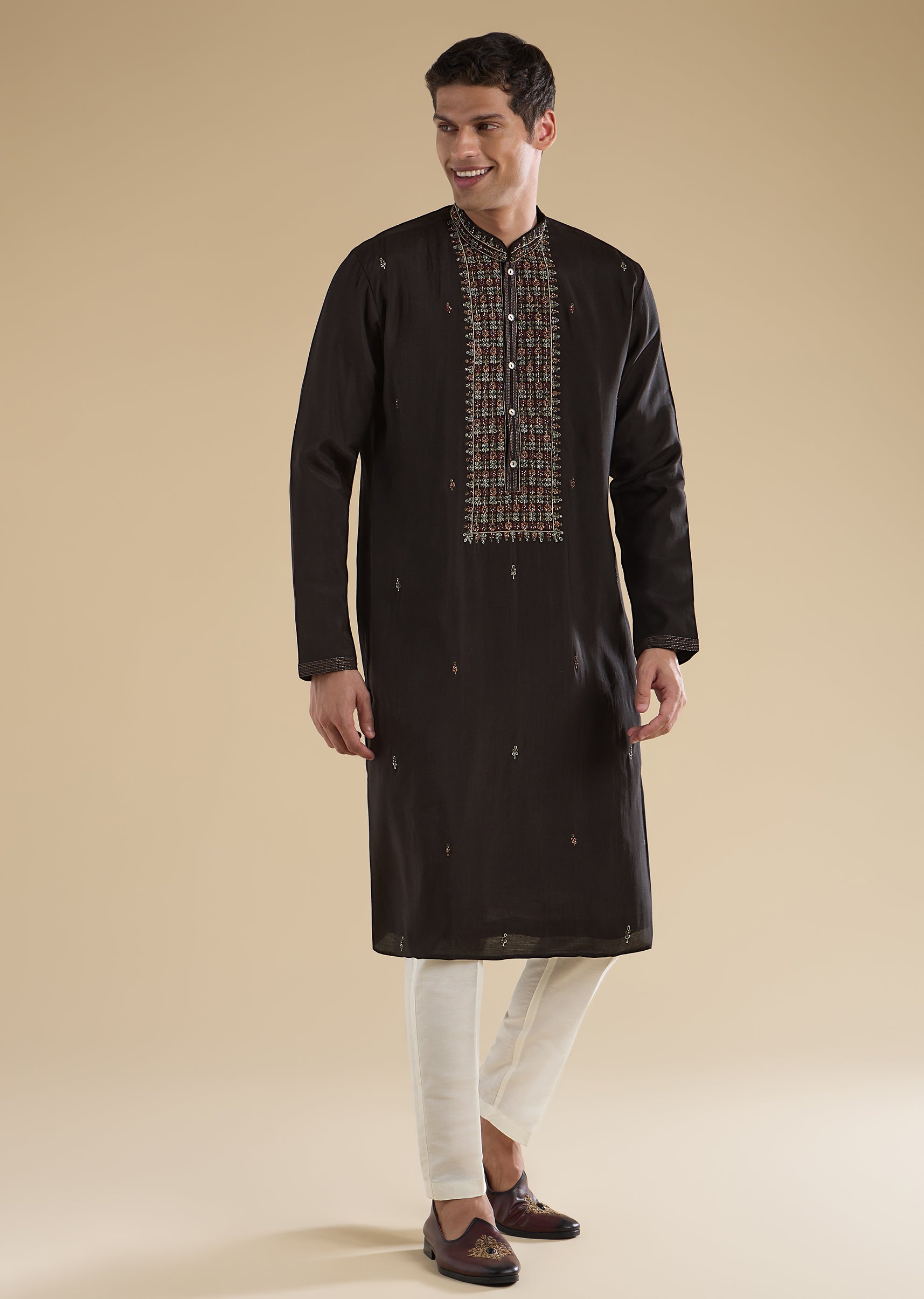 black-festive-kurta-set-sg381065-3 063a104d-25f8-47a8-afd5-726886081779