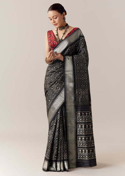 black-silk-ikkat-weave-saree-with-unstitched-blouse-sg332429-1 7b3a29c6-d579-452c-9372-75279fadec70