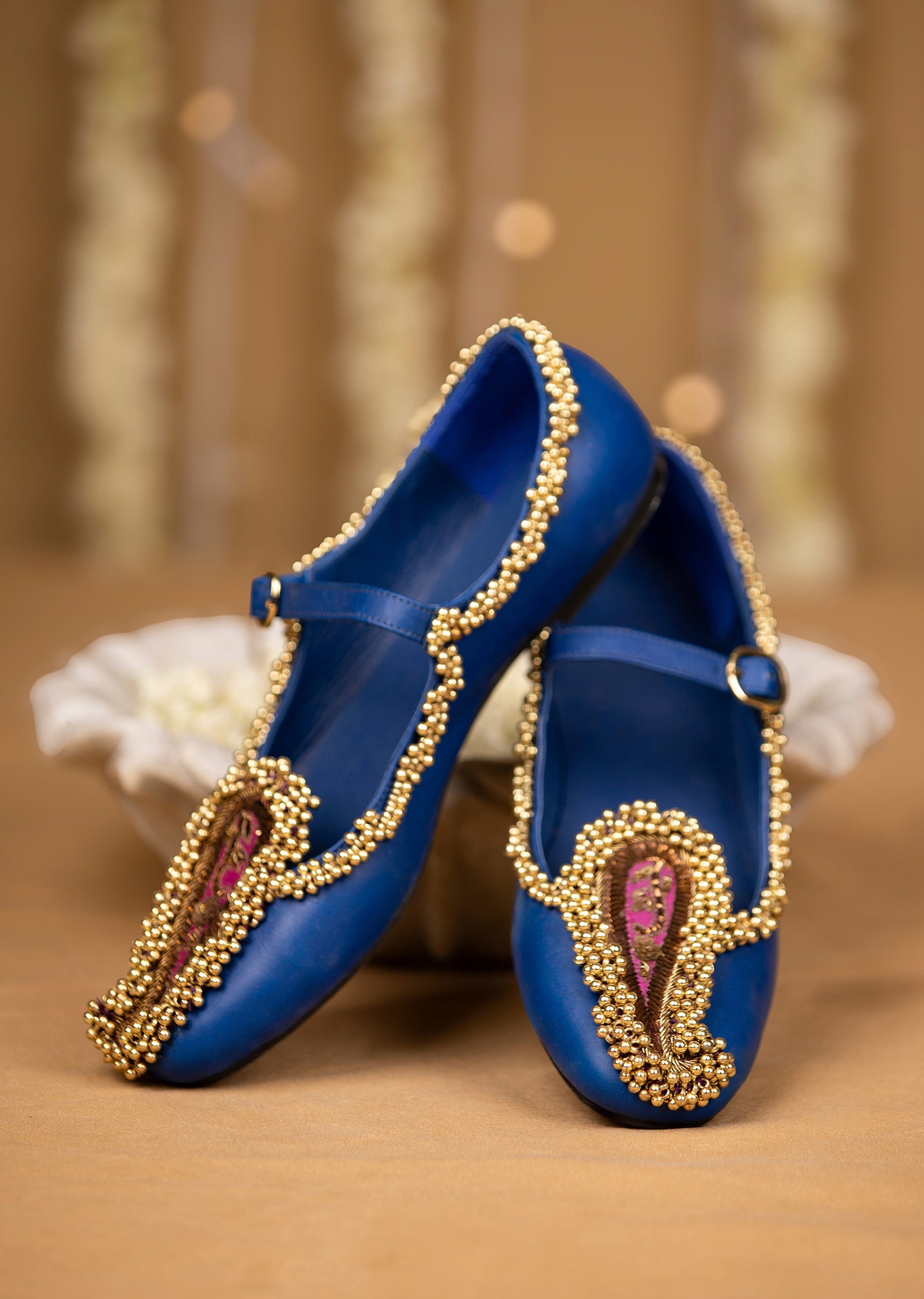 blue-paisley-motif-faux-leather-embellished-juttis-sg372886-6 8ca3396d-78e5-4dd0-a7d8-069434d242ab