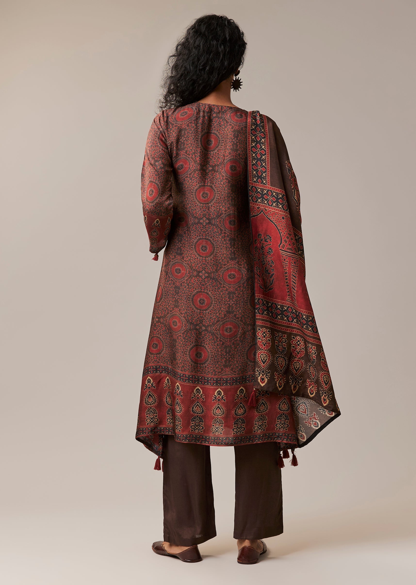brown-indie-print-silk-kurta-set-sg380391-5 d32518c2-ba7e-4361-bdb3-a909d9d70178