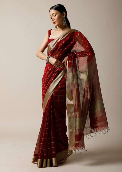 burgundy-red-saree-in-pure-handloom-silk-with-woven-checks-and-golden-border-along-with-unstitched-blouse-online-kalki-fashion-v015091220y-sg53635 4