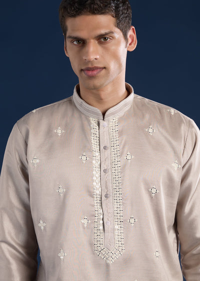 cream-mirror-kurta-set-sg377387-2 d6a0370b-0b18-4330-8acf-e8dda034c758