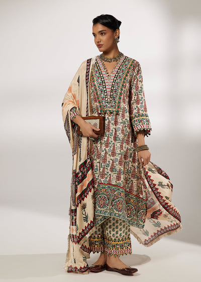 Cream Paisley And Floral Printed Kurta Set With Gotta Lace And Mirror Work