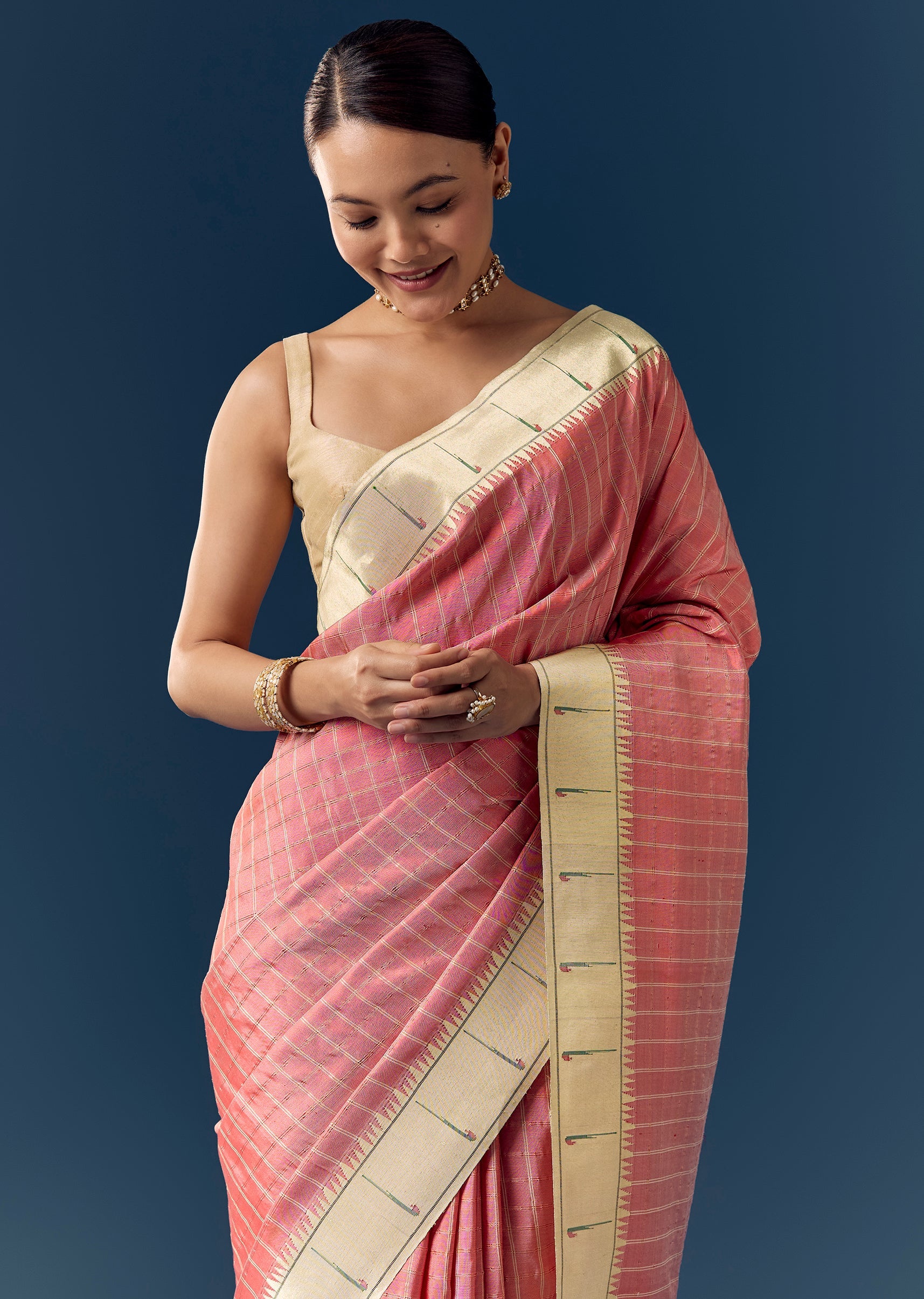 dusty-pink-paithani-silk-saree-with-muniya-motif-sg292209-5 f14c1cdc-6cc0-4dd8-8b54-7d67a54c62f4