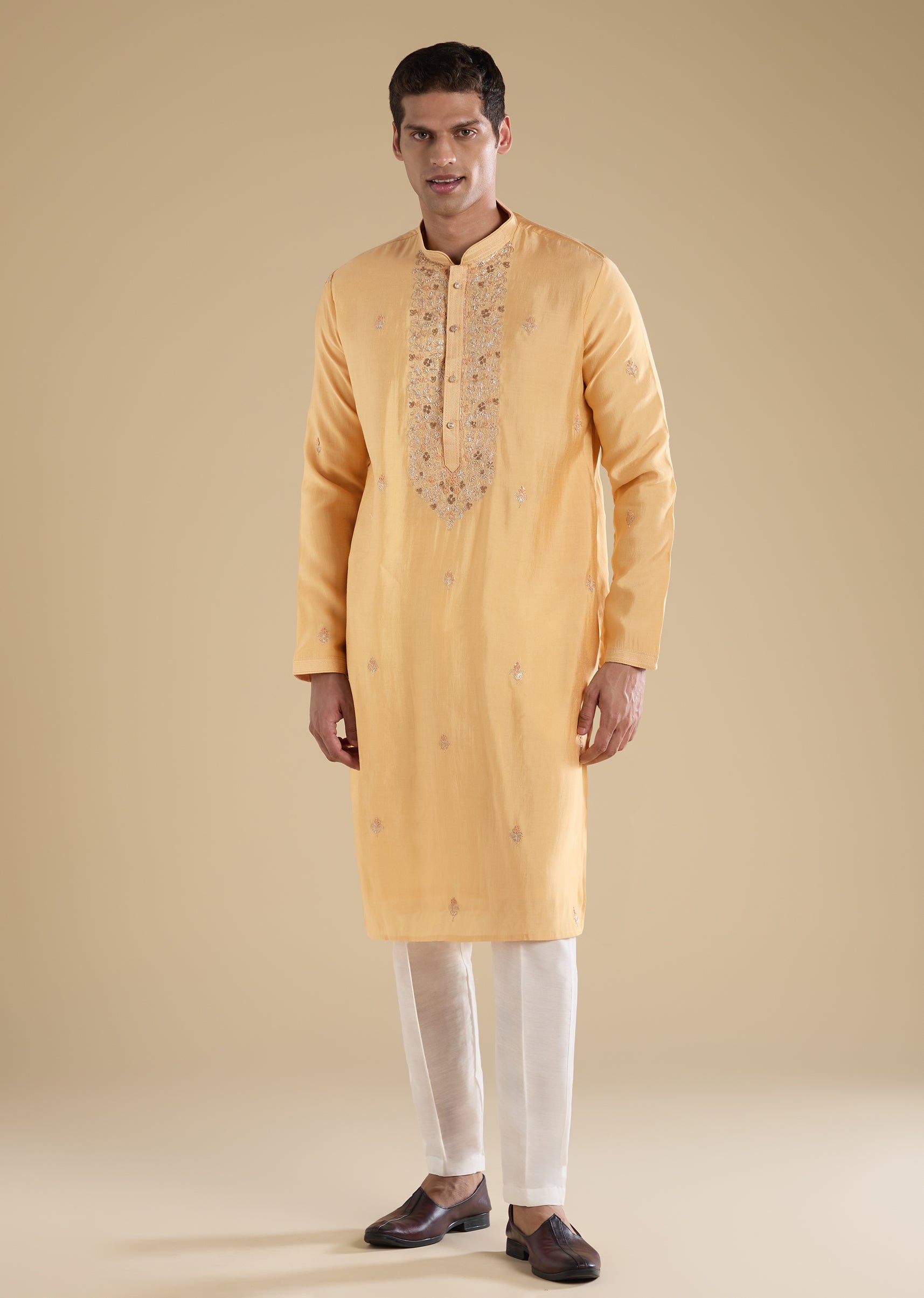 gold-embellished-kurta-set-with-pants-sg378716-4 84829605-19d0-4f27-addc-63becc3e0c67