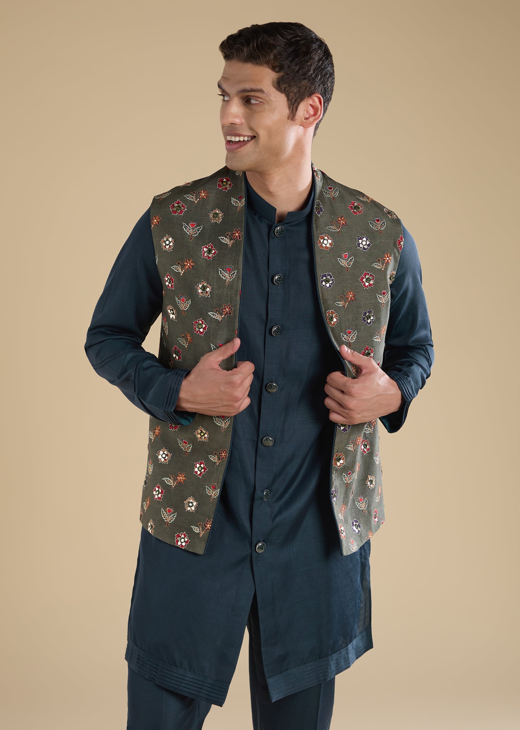 green-embellished-jacket-kurta-set-with-pants-sg335316-4 9bbb9388-4675-432e-afdc-504cb899ae4c