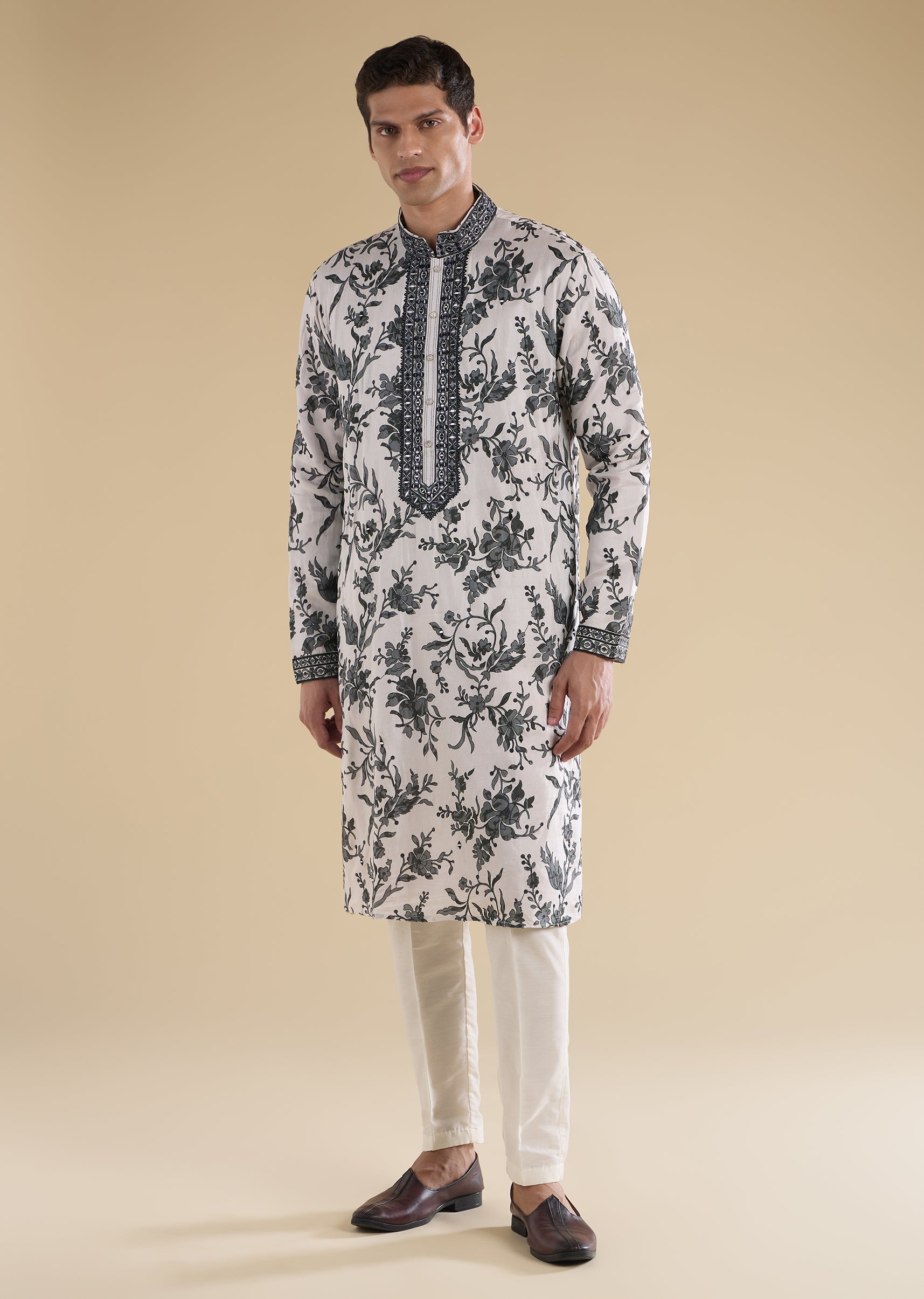 grey-mirror-detail-kurta-set-sg376053-3 d5b4b97b-86a6-4478-bfdf-571e608efaf4