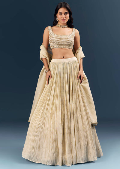 off-white-banarasi-silk-bridesmaid-lehenga-with-intricate-hand-embroidery-sg363233-1