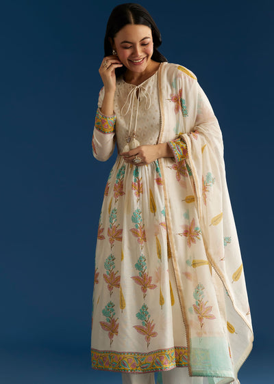 off-white-block-print-kurta-and-dupatta-set-with-gotta-lace-detailing-sg305538-4