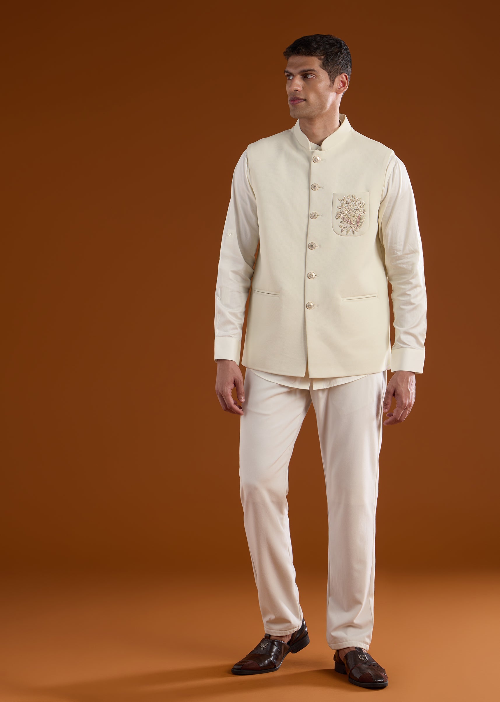 off-white-embroidered-silk-kurta-jacket-set-sg333124-2 c2b84377-fe2f-444a-8f52-ab45d69a6aa6
