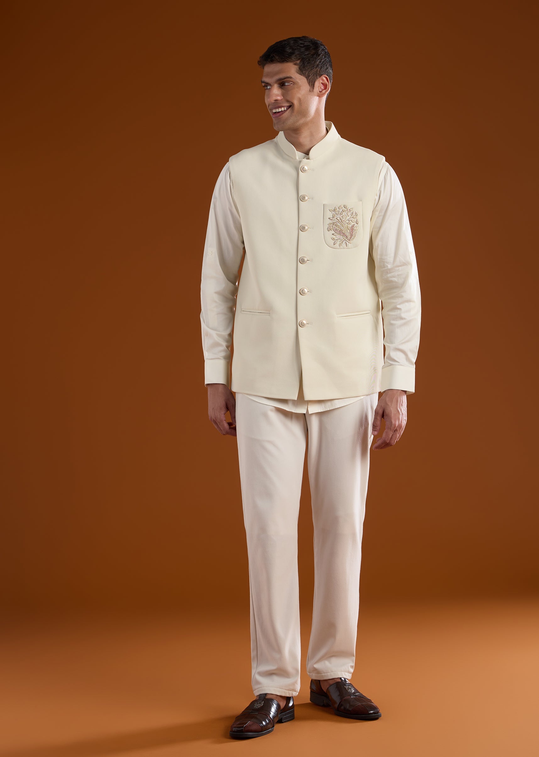 off-white-embroidered-silk-kurta-jacket-set-sg333124-4 2350d5ce-a04e-47f0-ae04-0a6f59ae7835