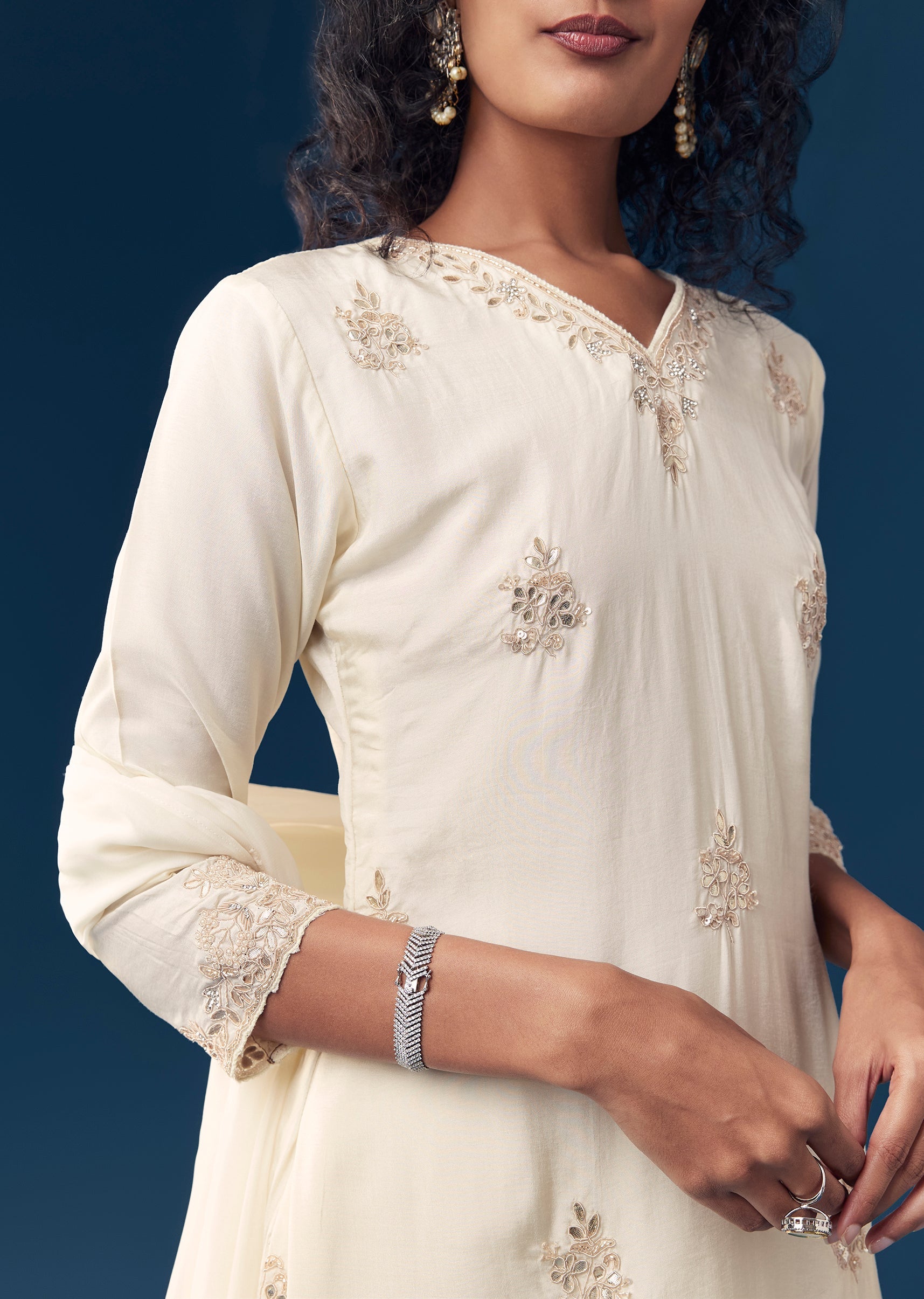 off-white-gota-work-silk-kurta-set-sg341294-2 56cca5e6-f3d5-410d-b251-a0ef78c6e137