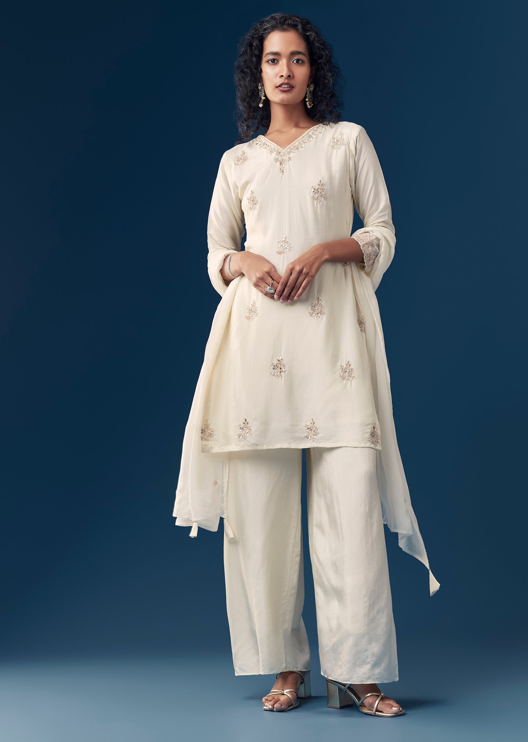 off-white-gota-work-silk-kurta-set-sg341294-3 4fc8259a-64d5-4d54-822c-59c4f99c35ce