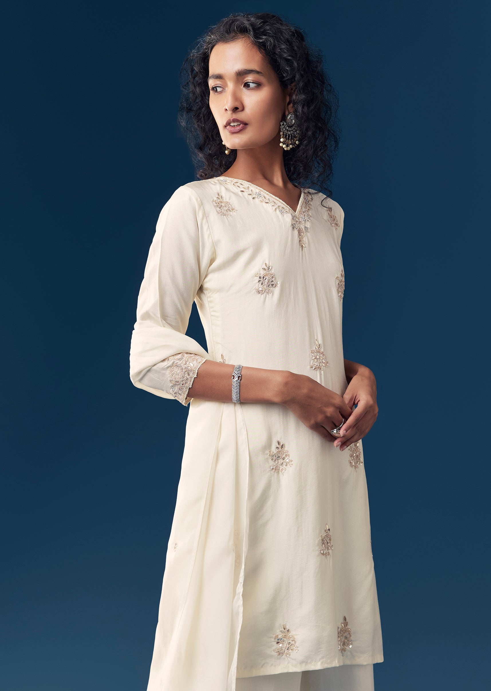 off-white-gota-work-silk-kurta-set-sg341294-4 aeeb2b93-013f-43e5-8ad7-9488c260ba40