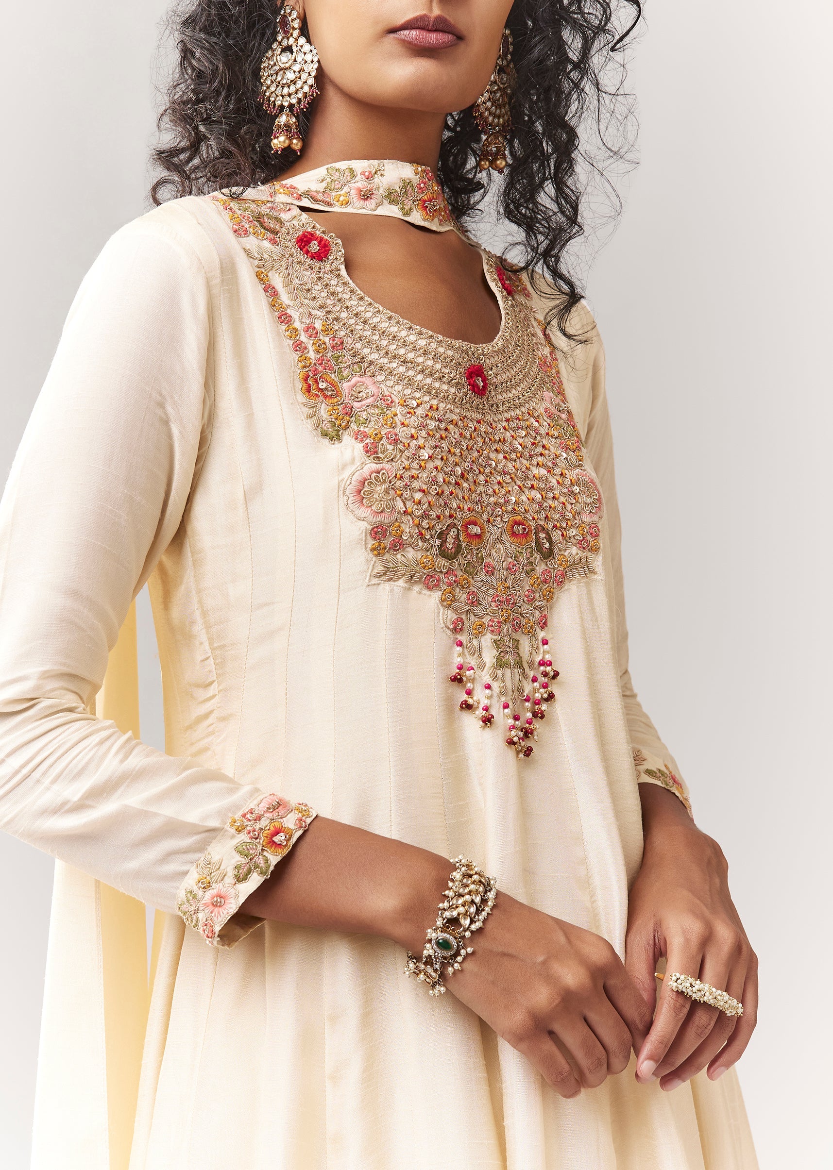 off-white-zardosi-and-thread-work-anarkali-with-choker-style-dupatta-sg382175-2 8de3f35a-106b-433f-8daf-9dd921c75711