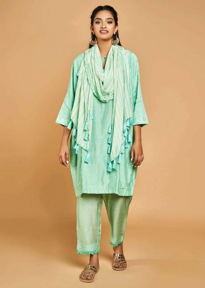 paradise-green-straight-cut-suit-in-cotton-with-self-print-and-crochet-lace-online-kalki-fashion-m023po03y-sg38258 3
