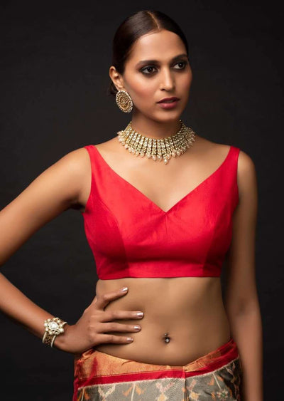 red-sleeveless-blouse-in-silk-with-leaf-cut-neckline-online-kalki-fashion-m001ra272y-sg29490 3