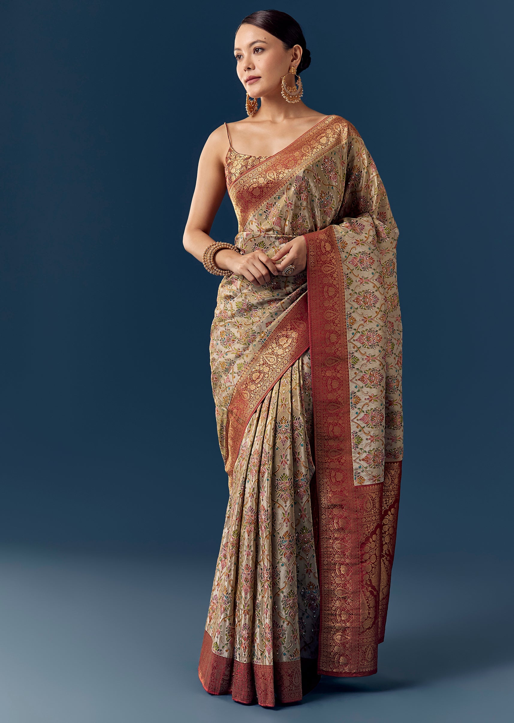 rust-beige-floral-woven-saree-with-contrast-brocade-blouse-sg350494-3 72deb659-ace5-4a9a-9d49-65c0072d8ca0