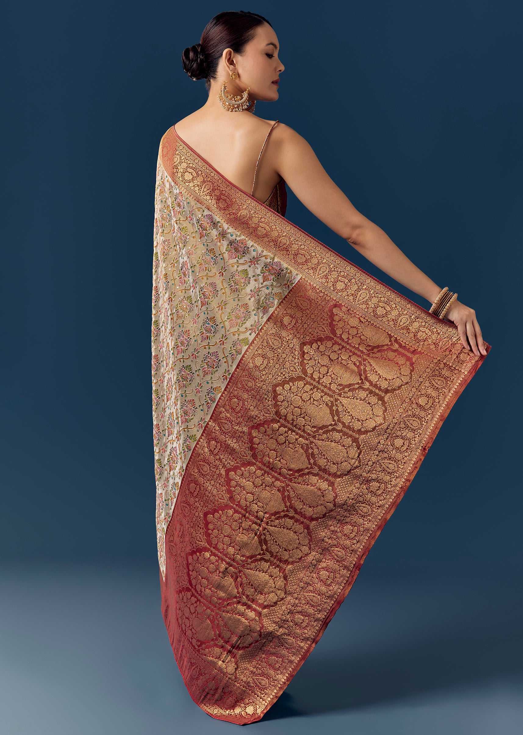 rust-beige-floral-woven-saree-with-contrast-brocade-blouse-sg350494-4 ab801b91-5344-4e27-87e3-d08c2f4b4a3f