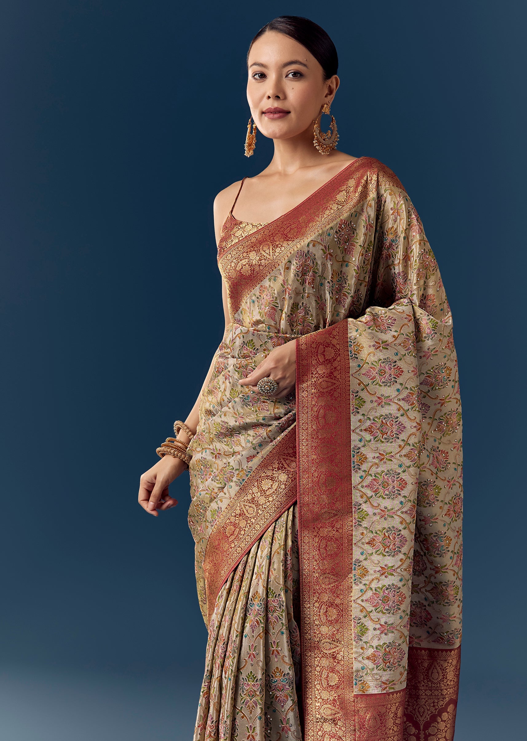 rust-beige-floral-woven-saree-with-contrast-brocade-blouse-sg350494-5 f2a5d99f-85a8-49be-96df-e77938ca022d