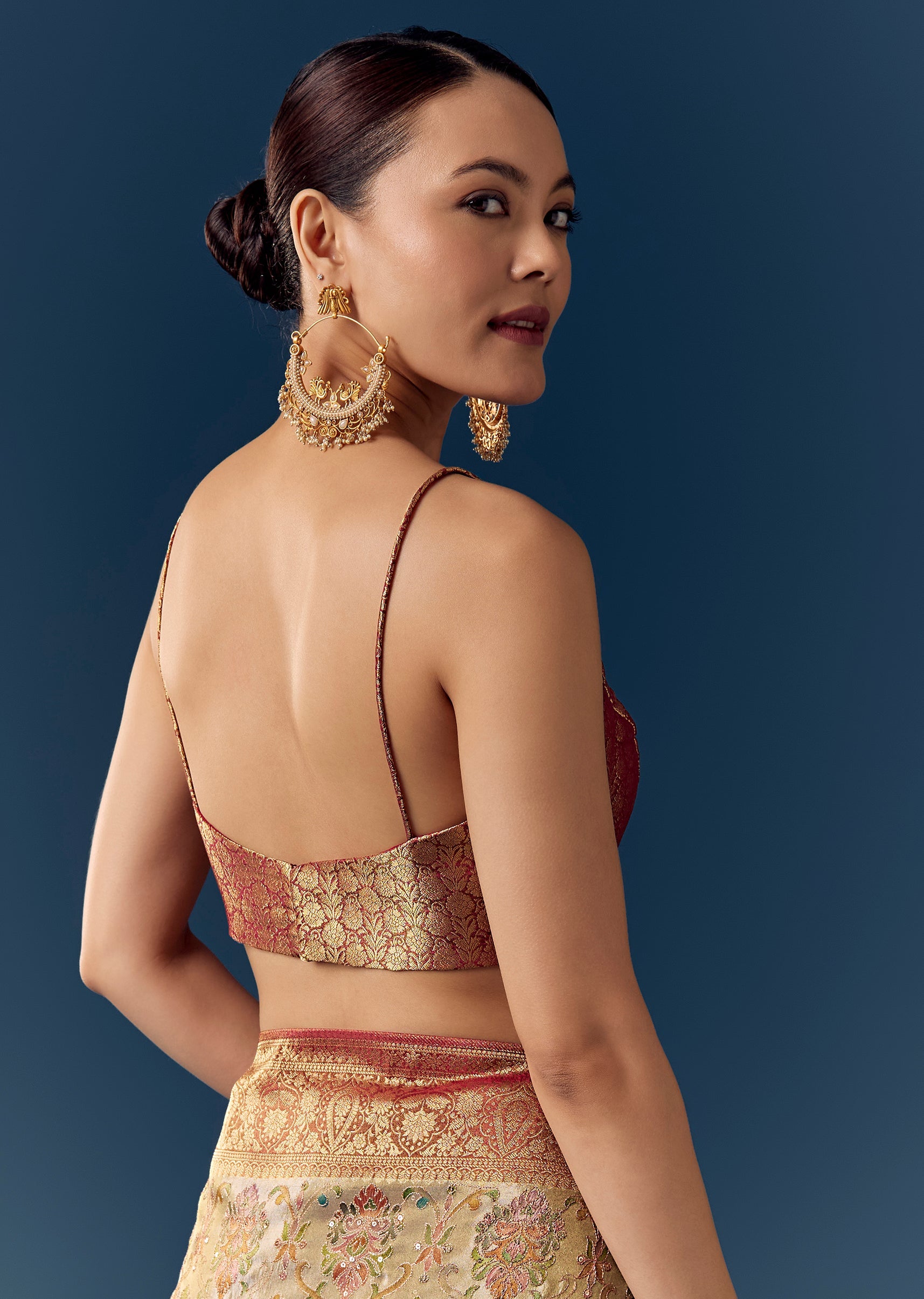 rust-beige-floral-woven-saree-with-contrast-brocade-blouse-sg350494-8 c5fd4388-2f52-456c-aed2-e8d79f8a57d2