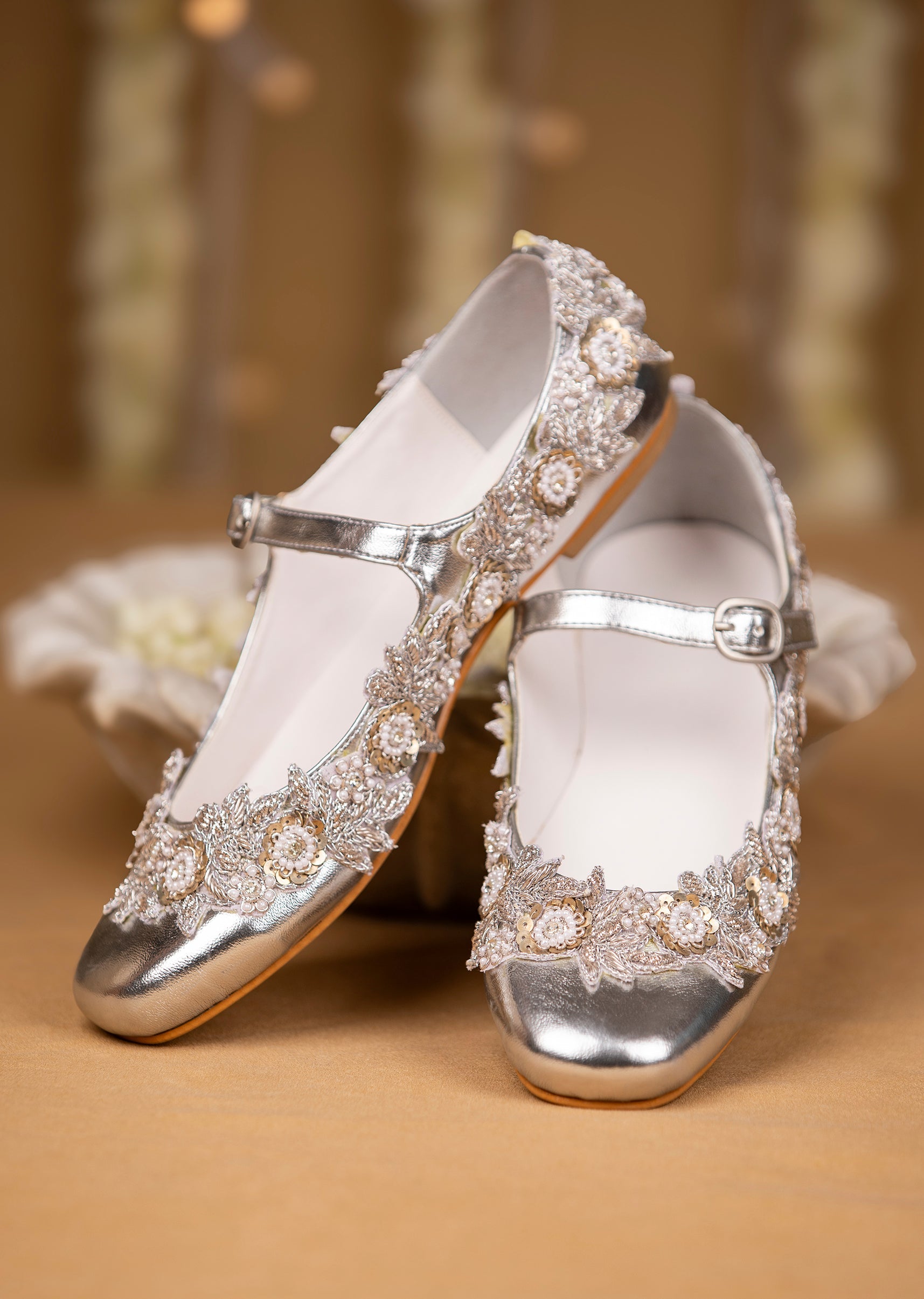 silver-hand-embroidered-pearl-floral-juttis-sg372870-6 5cfaf4ae-a62f-41ef-93cf-665804b89c0c