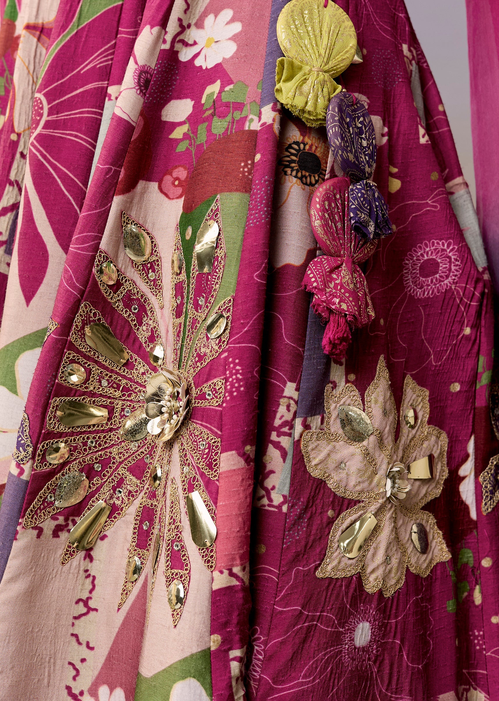 wine-floral-abstract-bridesmaid-lehenga-set-sg389783-6 e083efeb-8761-43e9-841a-b546ab4b03a3