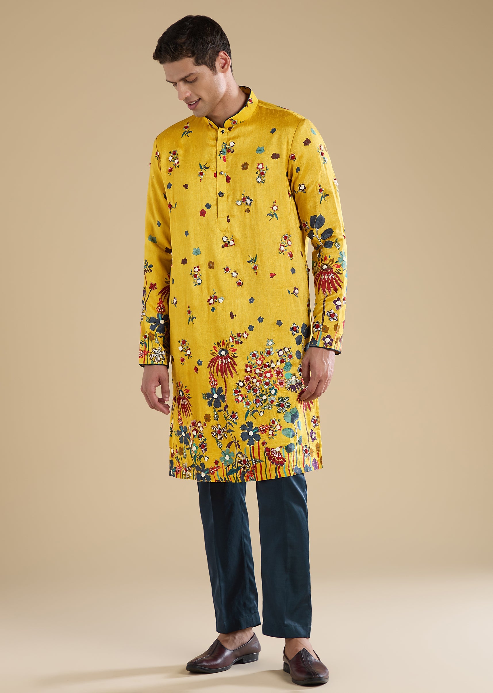 yellow-embroidered-kurta-set-with-pants-sg335500-1 e0e1fb12-e69b-4e0d-b223-1b75f9a87119