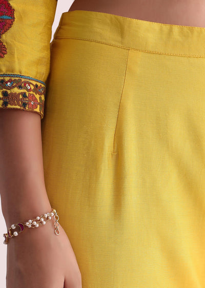 yellow chiffon kurti pant set with dupatta and resham-sg221497 12